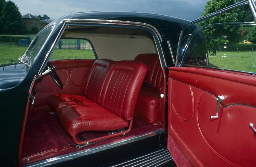 Интерьер Bentley 4&frac14;-Litre Coupe by Vanvooren (B26JD) 1937 года  (фото 6 из 6)